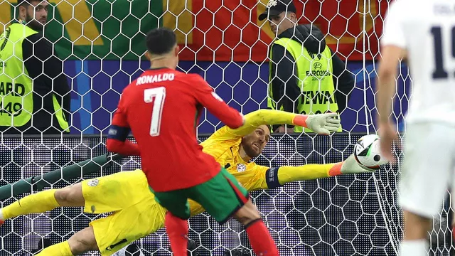 Euro 2024: Gagal Tendangan Penalti, Cristiano Ronaldo Minta Maaf - GenPI.co